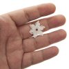 Tek motif dantel altı adet yapraklı yıldız şeklinde tasarlanmıştır. Dantelin orta bölümünde yuvarlak halka şeklinde örme yapılmıştır. Motifin yapraklarının uçlarına küçük tirfillerle süsleme yapılmıştır.